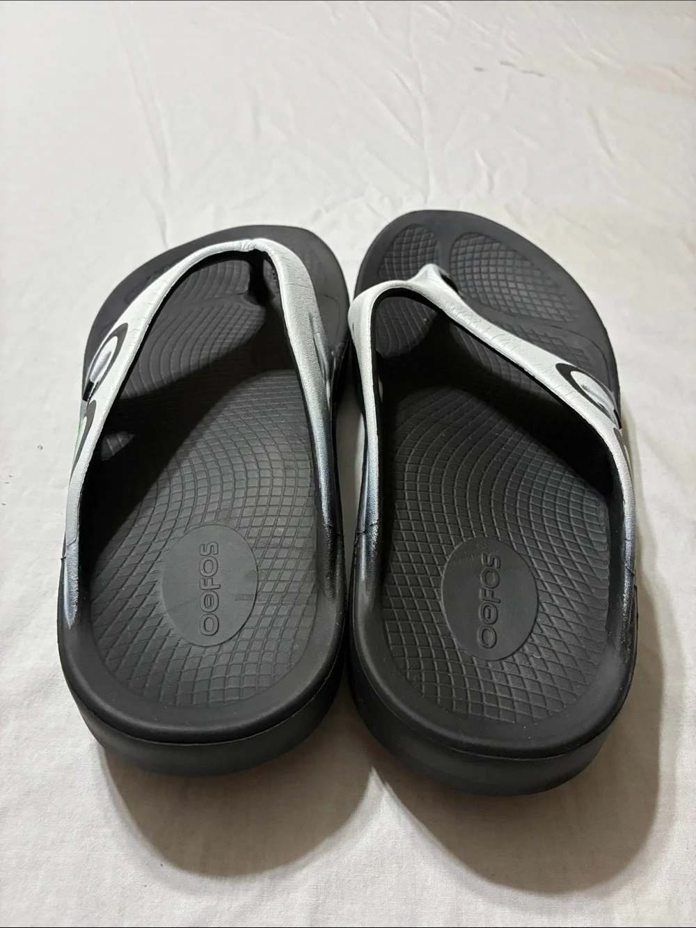 Men’s OOFOs OOriginal Sport Recovery Flip Flop Sandals (Black/White)
